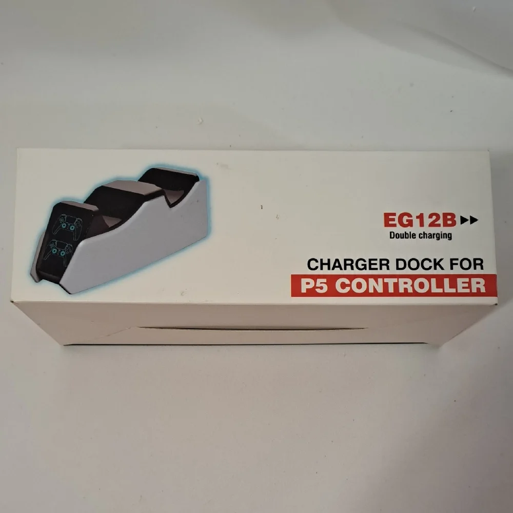 EG12B Dual Charging Dock for P5 Controller - Black and White